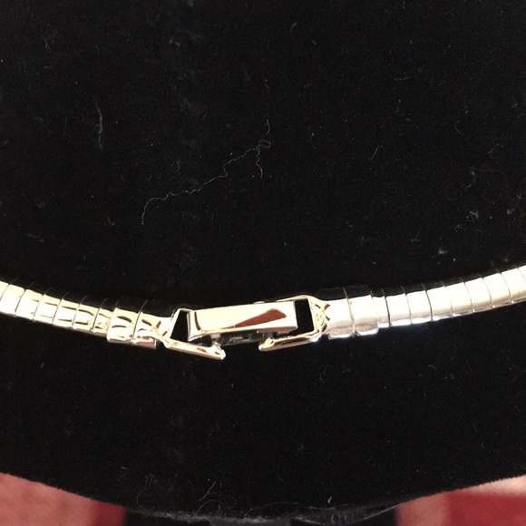 Lia Sophia Omega necklace with pendant - Picture 2 of 8